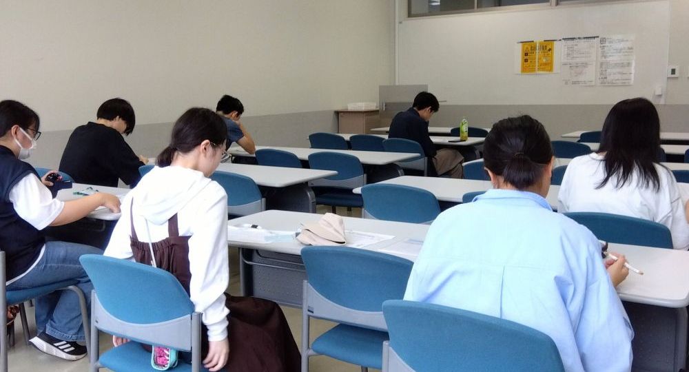 通信制サポート校・北京都キャンパスの単位認定試験の様子